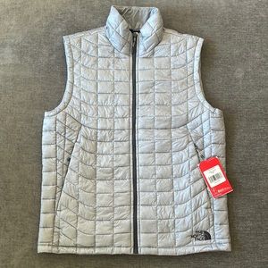Brand new North Face puffer vest in grey / Mens / Size M